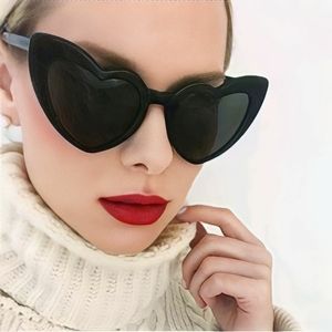 ● Heart Shaped Frame Sunglasses